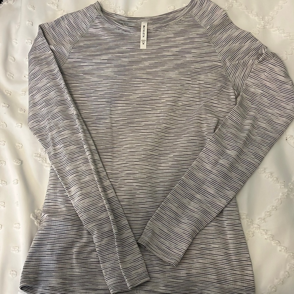 Athleta Momentum long sleeve size M